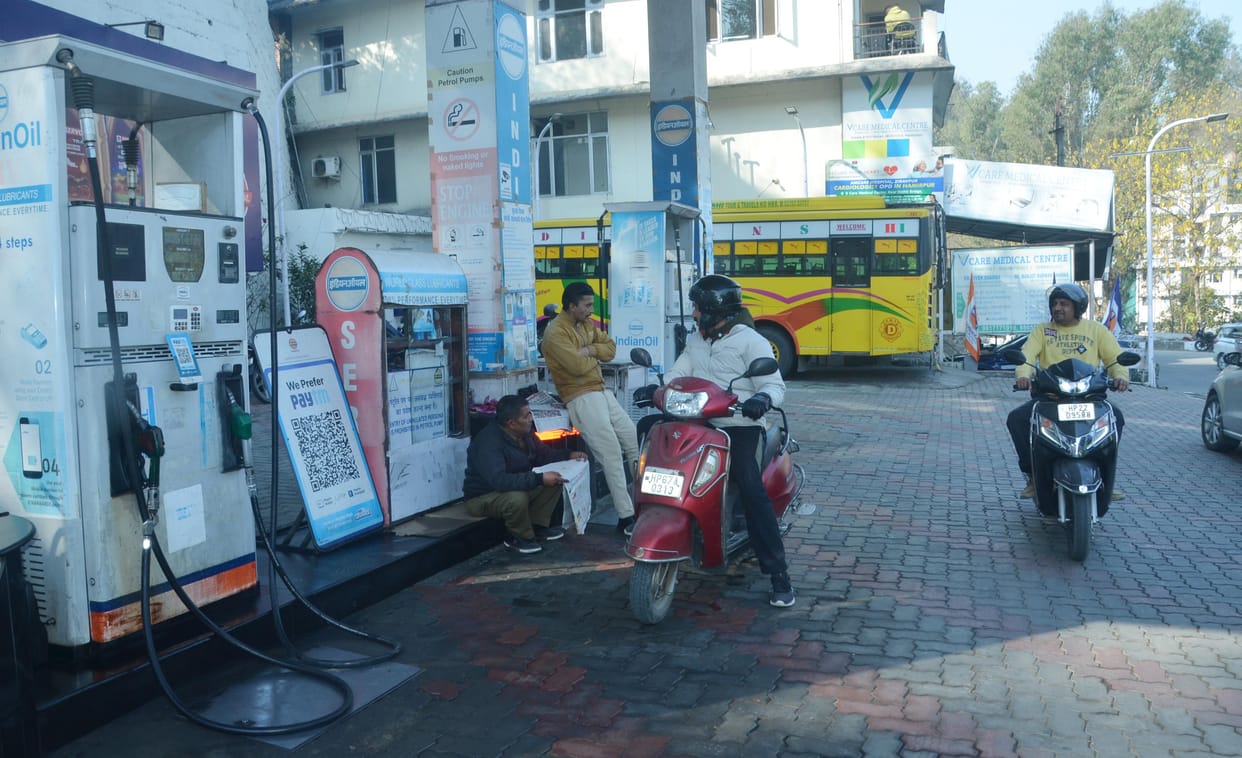 Outcry for oil, 200 private buses did not run, passengers walked on foot