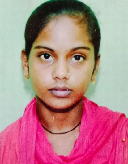 In Badaun, daughter and her lover were hacked to death with a shovel.