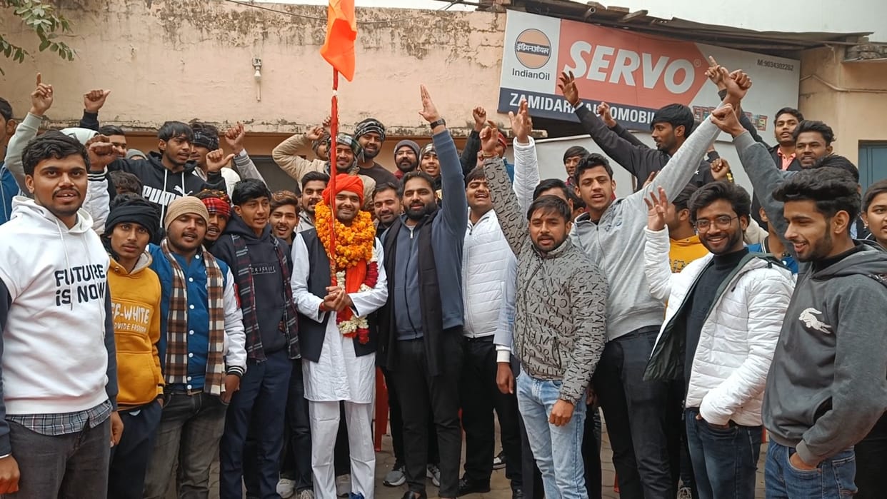 Vikas left Ayodhya carrying Shri Ram flag