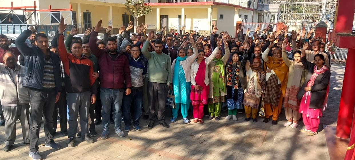 Slogans of Murdabad raised against electricity board management