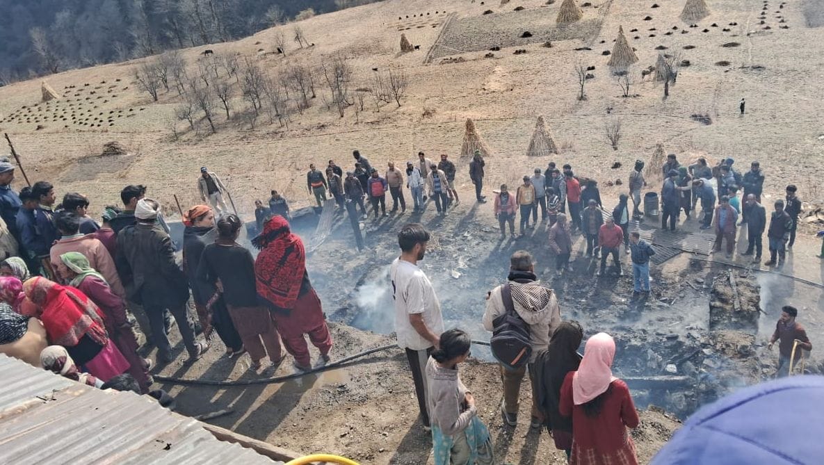 Two houses and cow sheds reduced to ashes, 20 cattle died due to burning alive