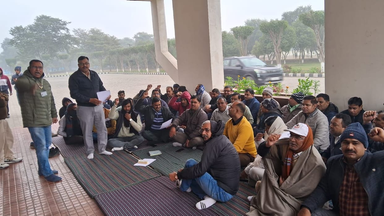 Employees protested for two hours in the university campus, raised slogans