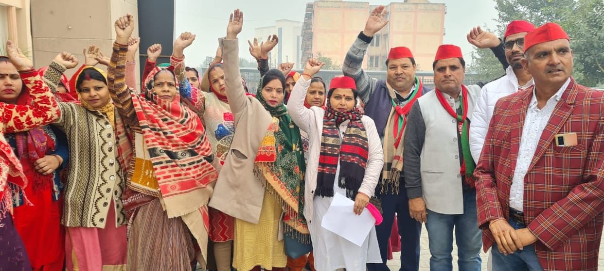 SP's ruckus in protest against gang rape of BHU student
