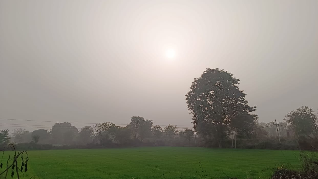 Day temperature drops with night, people shiver