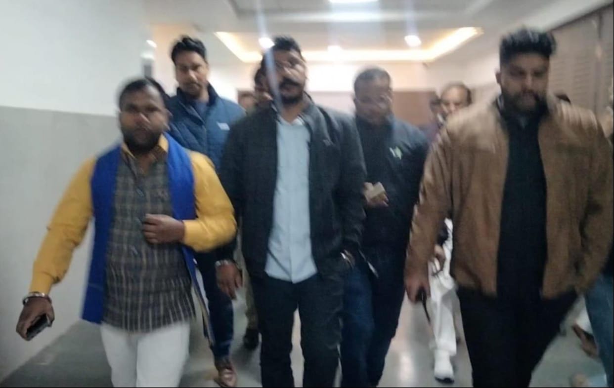 ASP President Chandrashekhar arrived to meet the girl thrown in the pot.