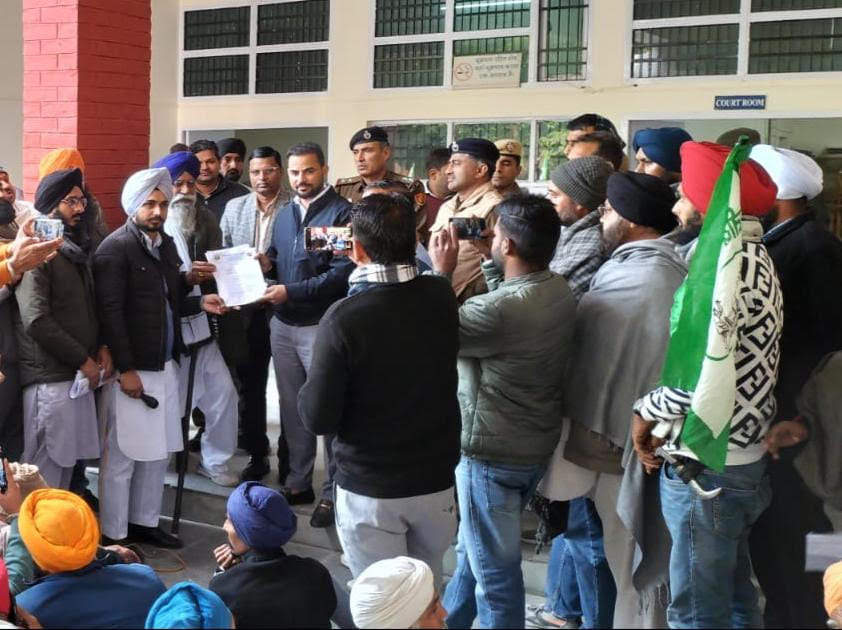 Farmers expressed anger for compensation for flood damage, submitted memorandum to the Chief Minister