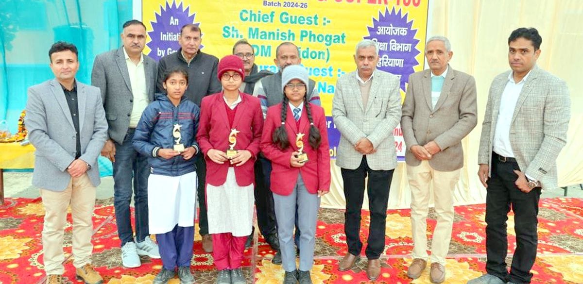 Children honored under Mission Buniyaad and Super-100