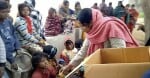 04जेएनडी25-सांसद दीपेंद्र हुड्डा के जन्मदिन पर मिठाई बांटते हुए काग्रेस नेत्री सुमन बेदी। संवाद
