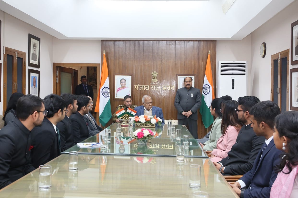 Administrator met 18 IAS probationers, said- honesty is important