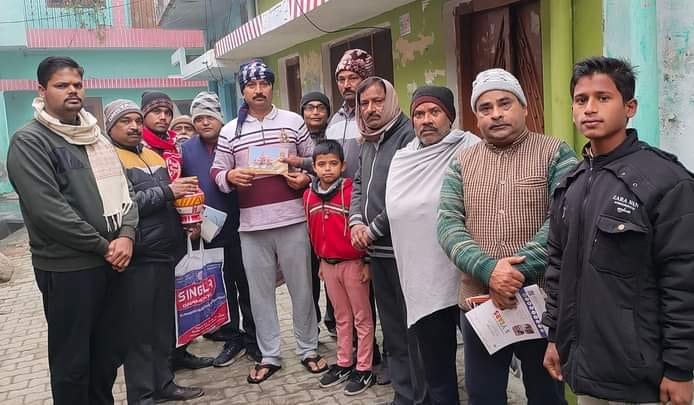 Worshiped Akshat distributed from house to house, gave message to celebrate Diwali