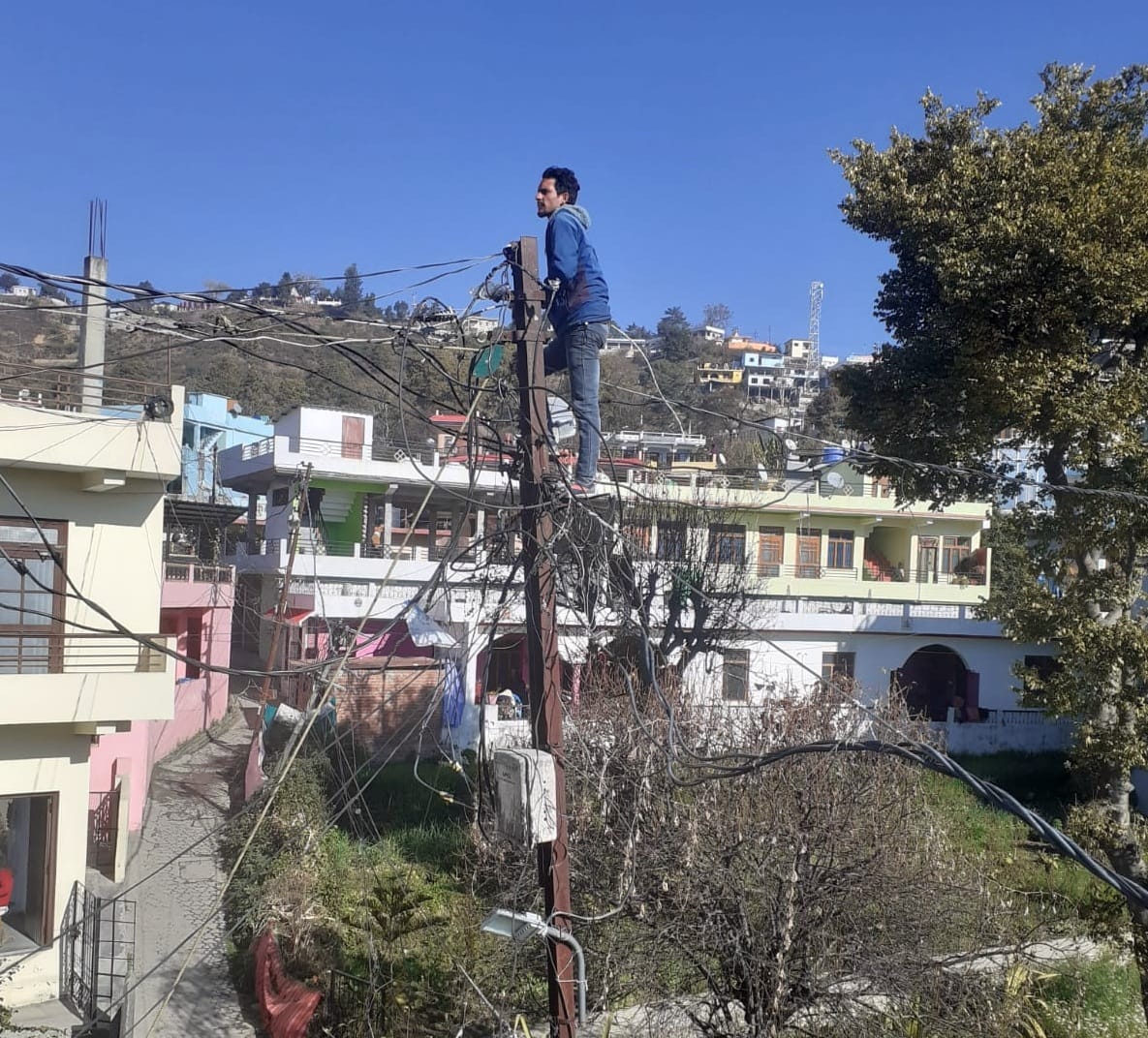 Panic due to fire in electric cable in Sera