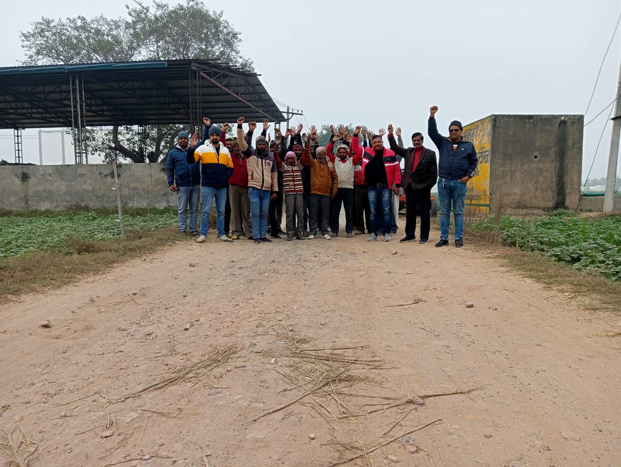 Protest against the poor condition of the link road