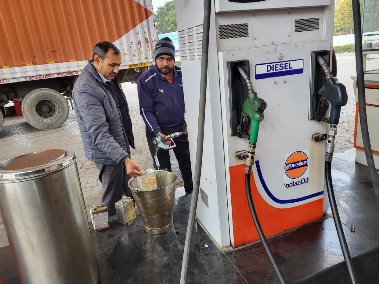 Rajasthan: VAT on oil not reduced even after 90 days of PM Modi's guarantee; petrol pump operators strike