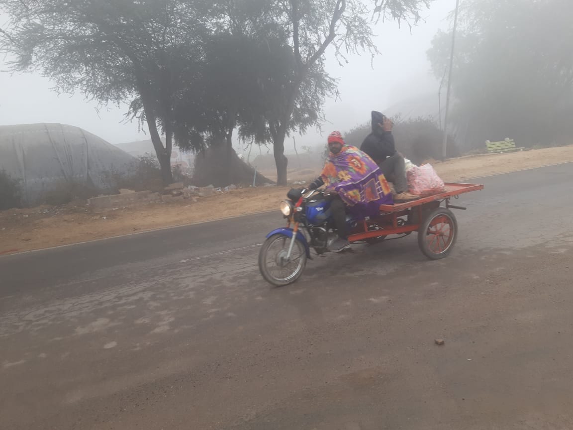 Cold winds blew at a speed of seven kilometers, severe cold made everyone miserable.