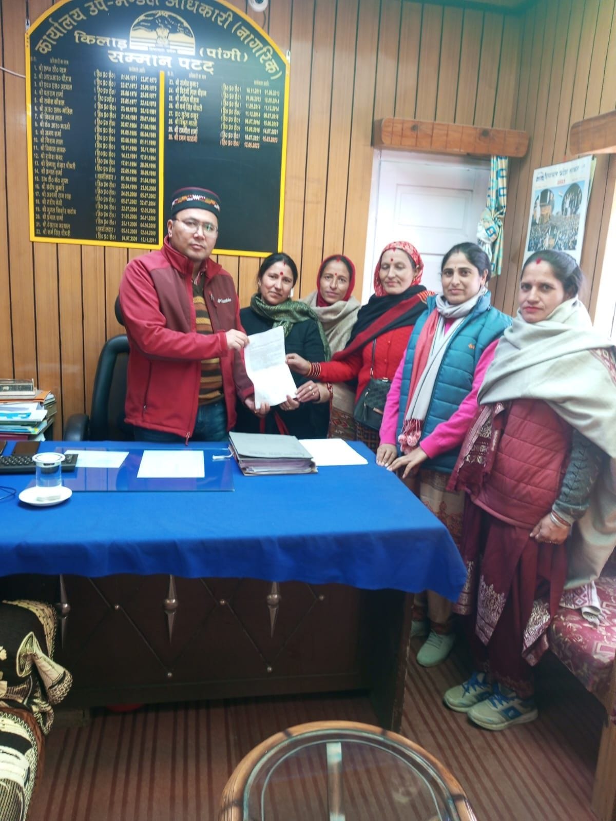 People of half a dozen villages of Gadfari Panchayat troubled by low voltage