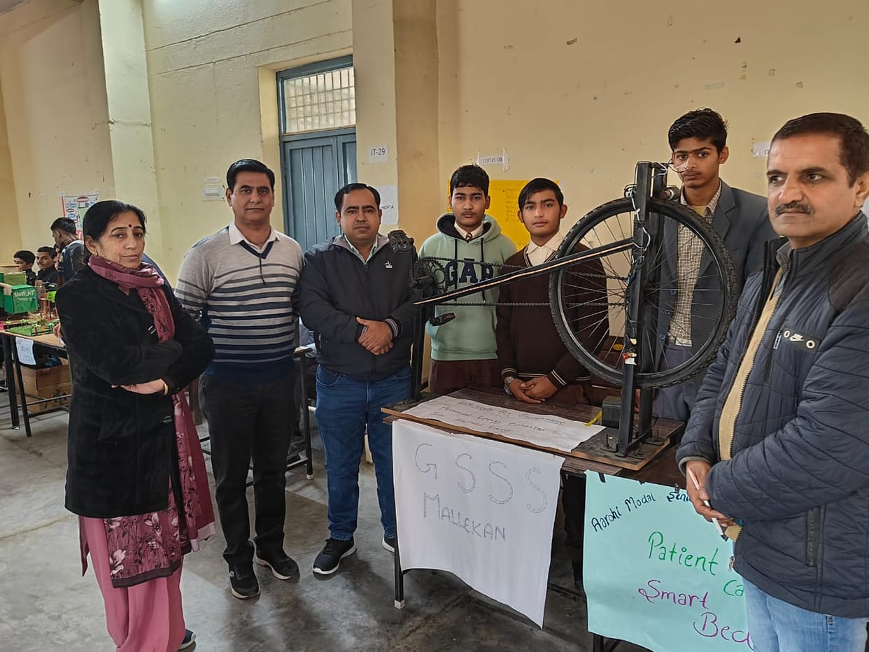 10 students of the district were selected in the state level competition, the model of cleaning sea pollution got place in the first 10 models.