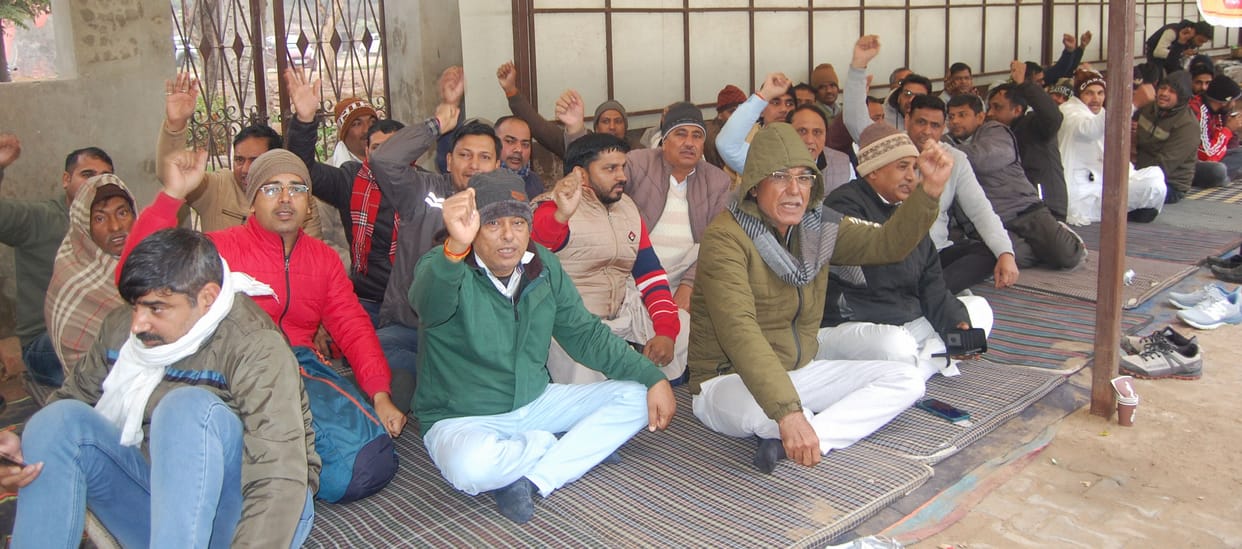 300 Nakal Jamabandi and 200 deaths stuck due to Patwari-Kanungo strike