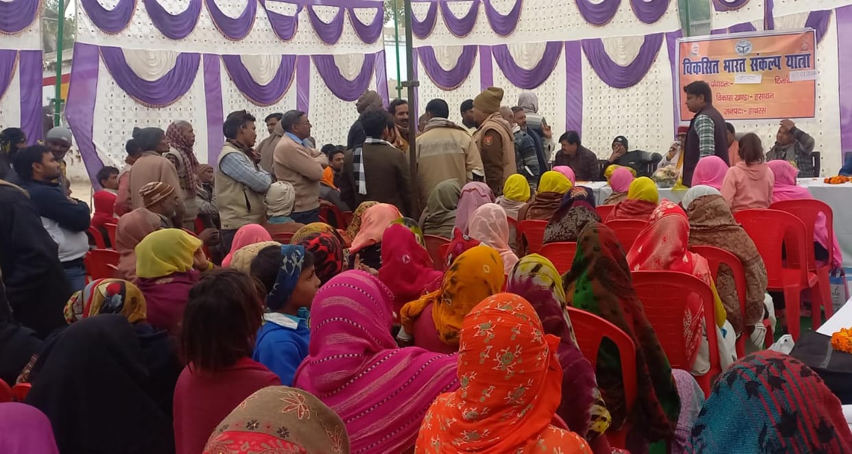 Villagers demonstrated for the construction of Andauli-Sakra road