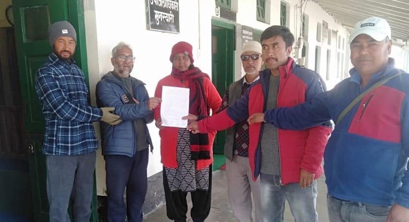 Panchayat representatives passed censure motion against officials