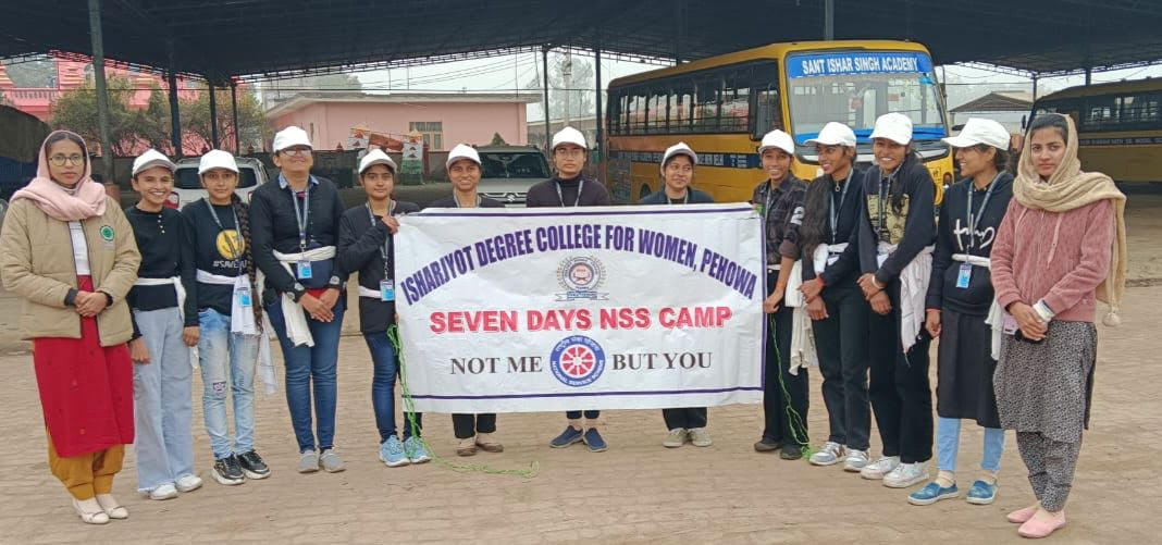 Volunteers presented the message of cleanliness by presenting a street play
