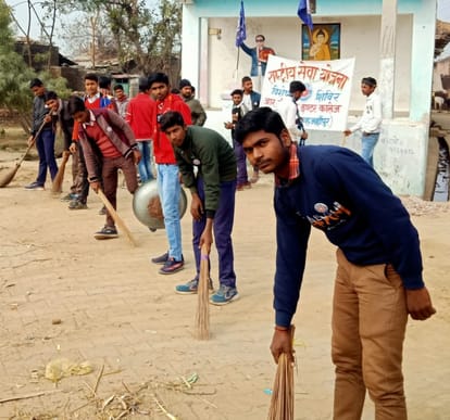 Shahjahanpur News: एनएसएस स्वयंसेवकों ने चलाया स्वच्छता अभियान NSS volunteers launched cleanliness campaign