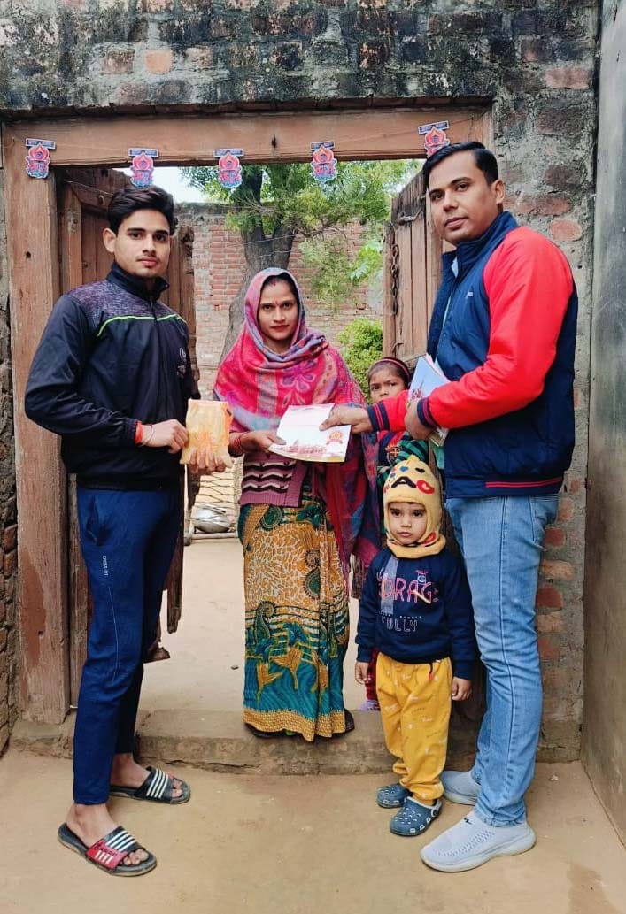 Door-to-door handing out invitation letters for Ramlala's life consecration