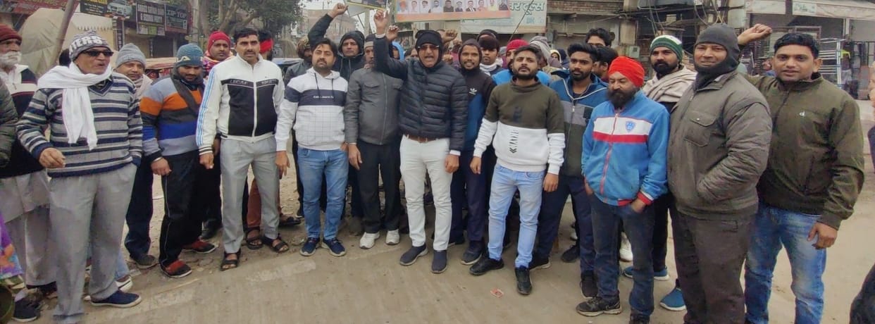 Bavdigate shopkeepers got angry in protest against hooliganism, closed the market and raised slogans