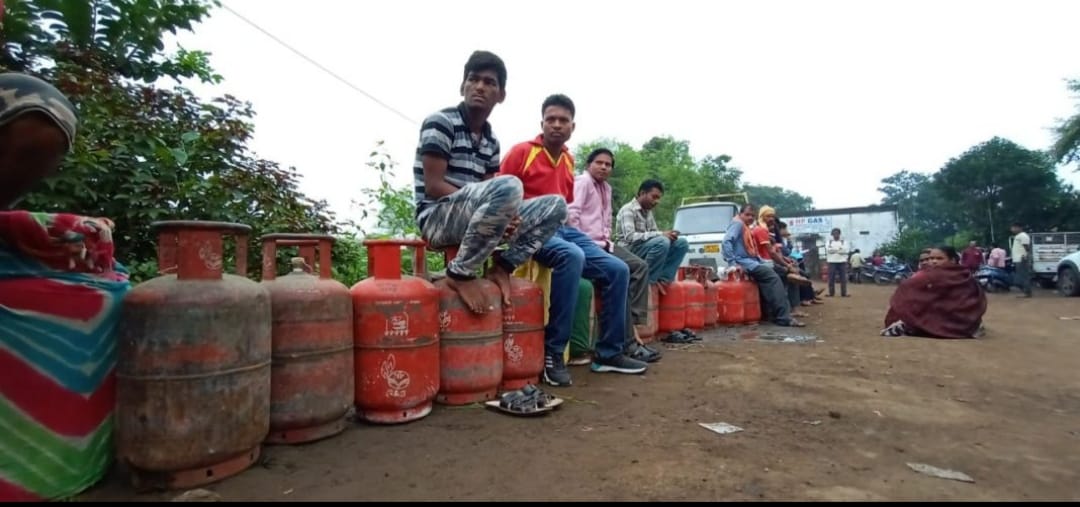 Stock of domestic gas cylinders runs out in Lalkuan, Bindukhatta, Haldu Chaud in haldwani