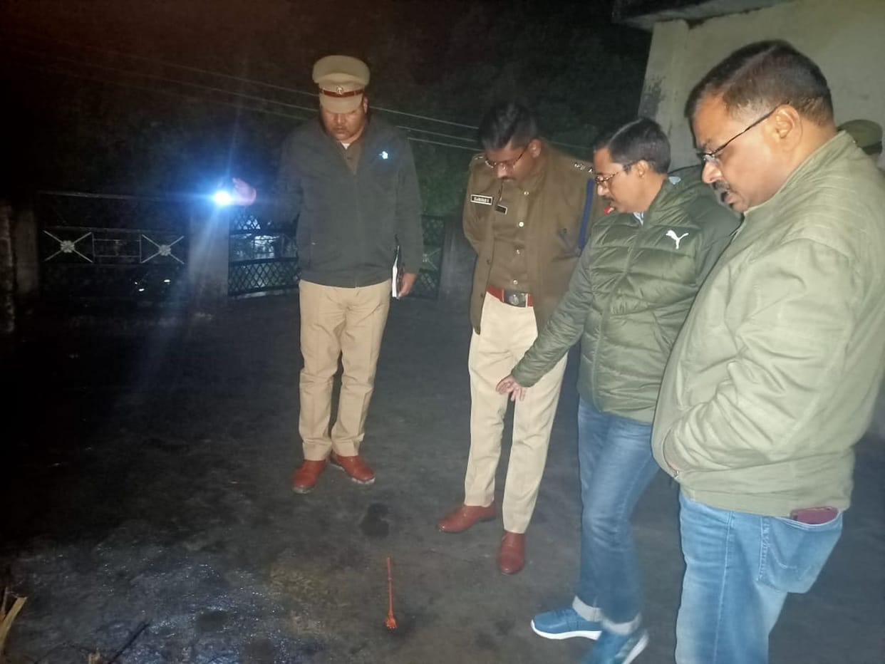 Fighting between two parties, firing, three injured in Mirzagarh village