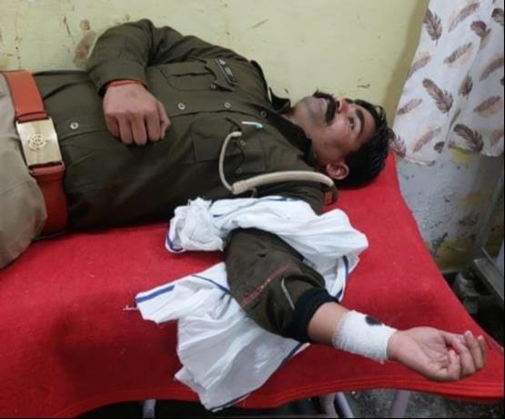 Gangster carrying Rs 25,000 reward shot in leg in encounter