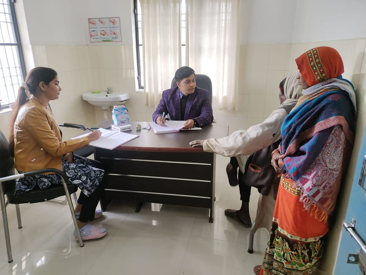 Doctors and workers did not arrive till 11 o'clock