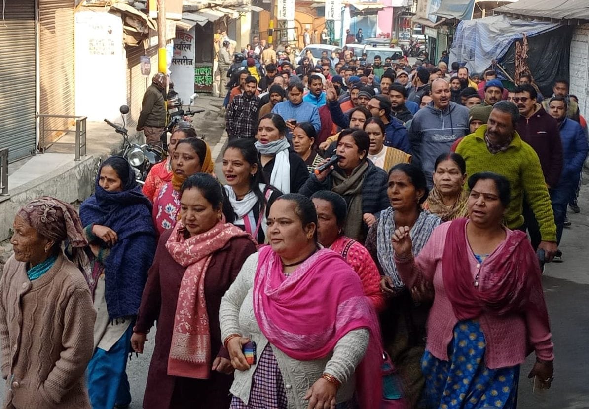 Unprecedented bandh in Bageshwar in protest against closure of swing bridge