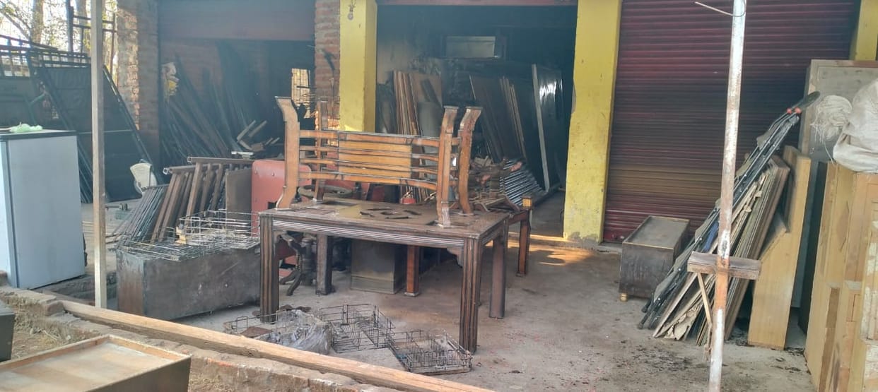 Massive fire in furniture industry in Ri, electrical equipment of six houses also burnt