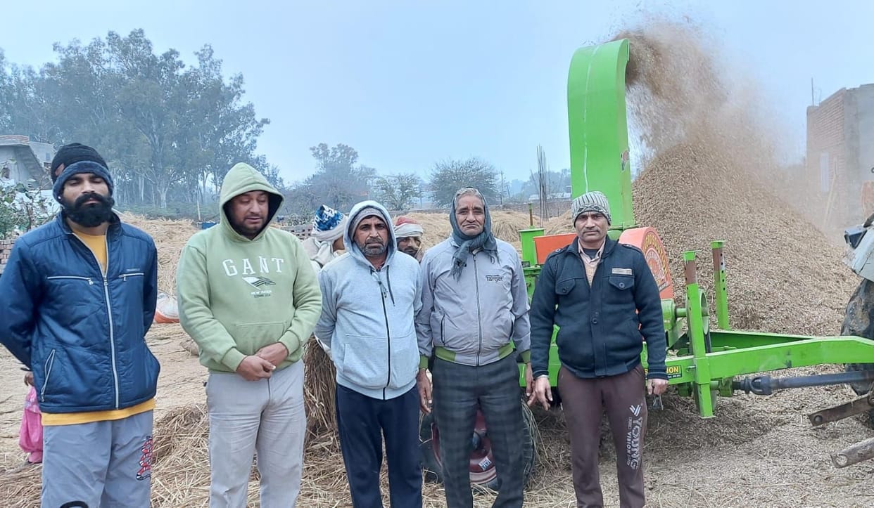 Shri Radhe Charan Paduka Seva Samiti gave modern fodder cutting machine to the cowshed