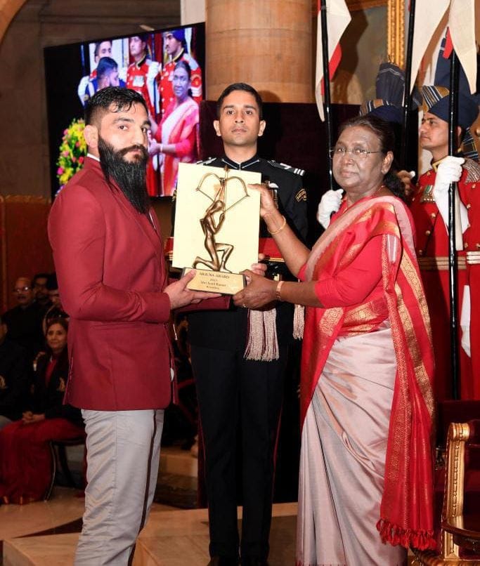 Wrestler Sunil Kumar receives Arjun Award, dedicates it to his mother