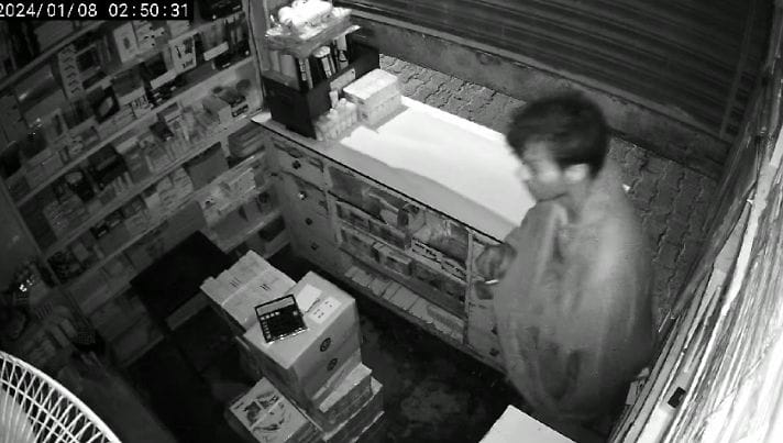 Lock seen hanging on house and establishment, targeted by thieves
