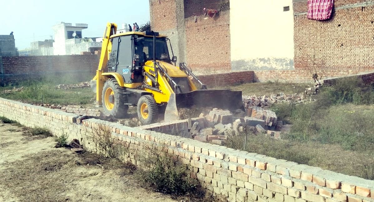 Administration's bulldozer running in illegal colonies