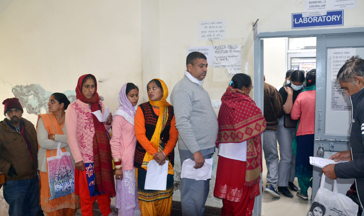 Test stopped in Krasna lab, long queue in government office