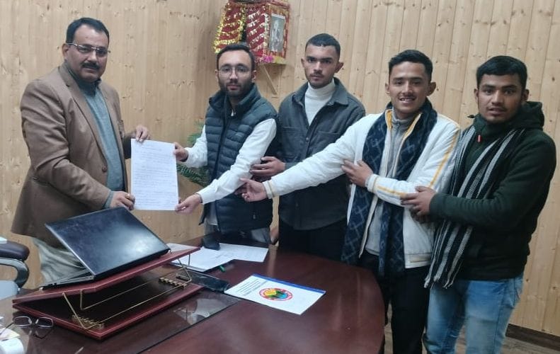 Demand to fill vacant posts of professors and employees