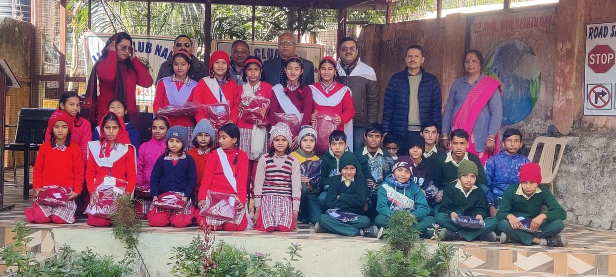 lions club distributed clothes to jabal ka baag school children