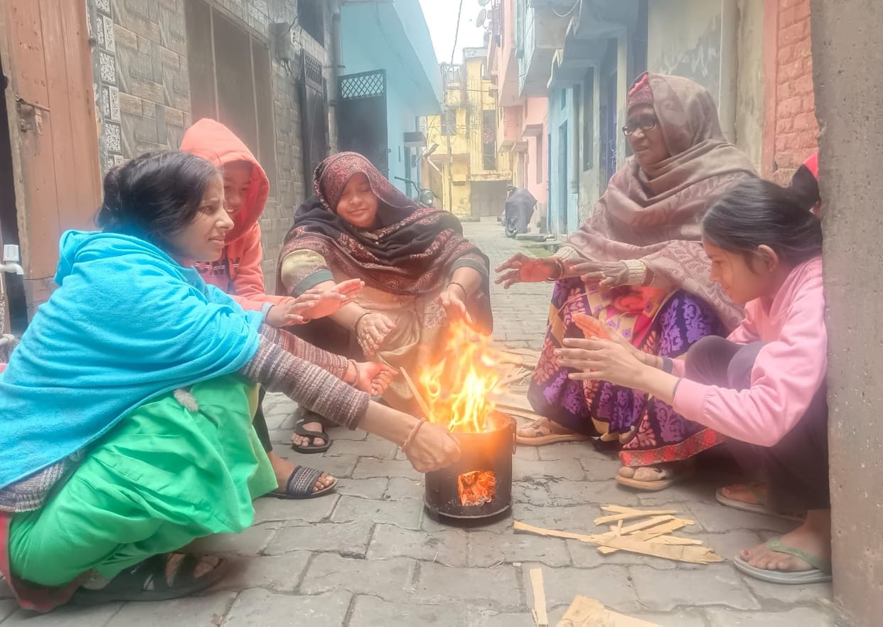 UP: Children and wife unconscious due to gas formation in the fireplace, one call saved four lives