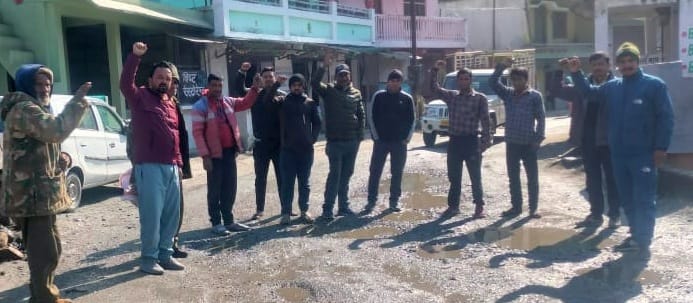 Demonstration against the poor condition of Thal-Munsiyari road