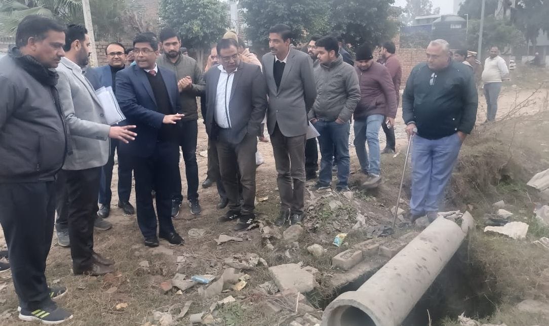 The condition of the industrial area is no less than a heap of garbage