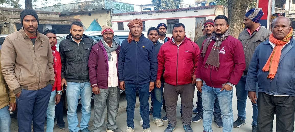 Cheating of Rs 70 lakh in the name of sending abroad, 100 youth reached Kotwali