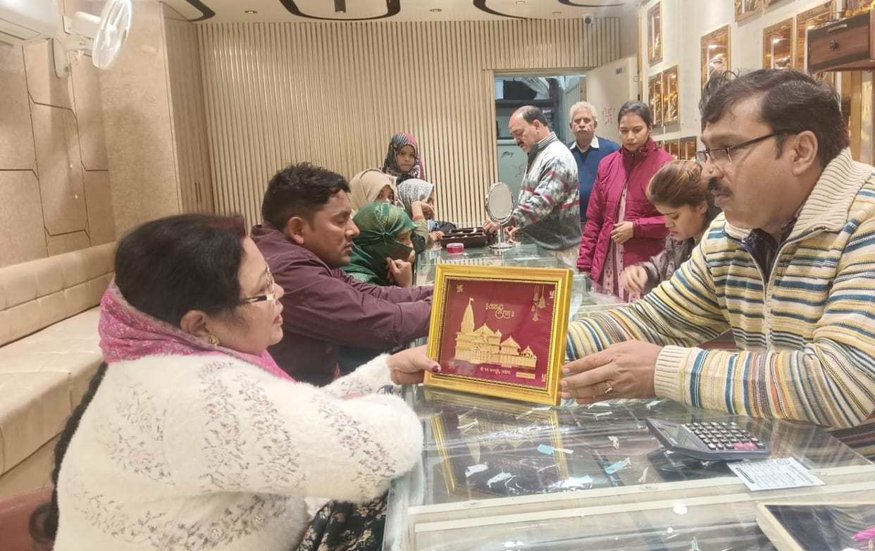The market is also filled with joy...demand for the statue of Shri Ram and replica of Ram temple.