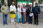 मुख्यमंत्री के नाम दिए गए ज्ञापन की प्रति दिखाते विहिप पदाधिकारी व सदस्य। 