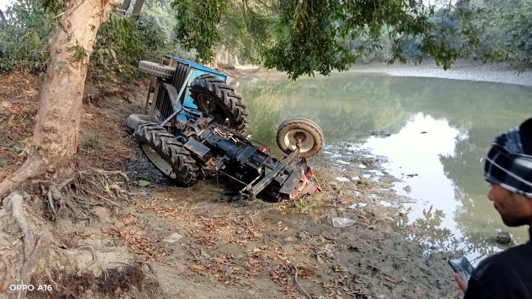 Tractor collides with DCM and overturns in ditch, six injured