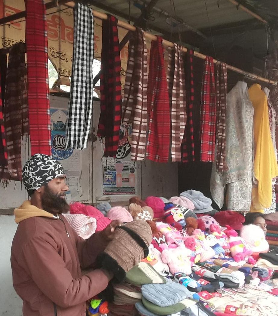Market of cap and muffler becomes hot in severe cold