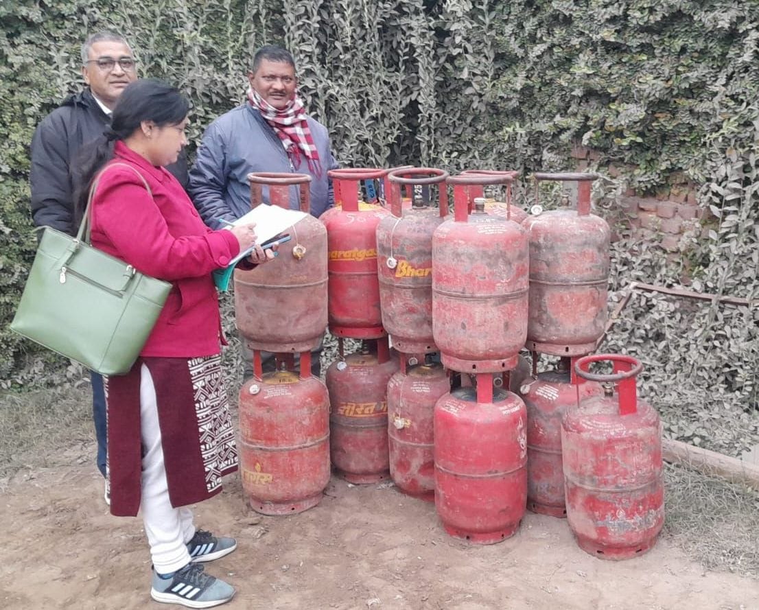 Supply department seized 16 cylinders