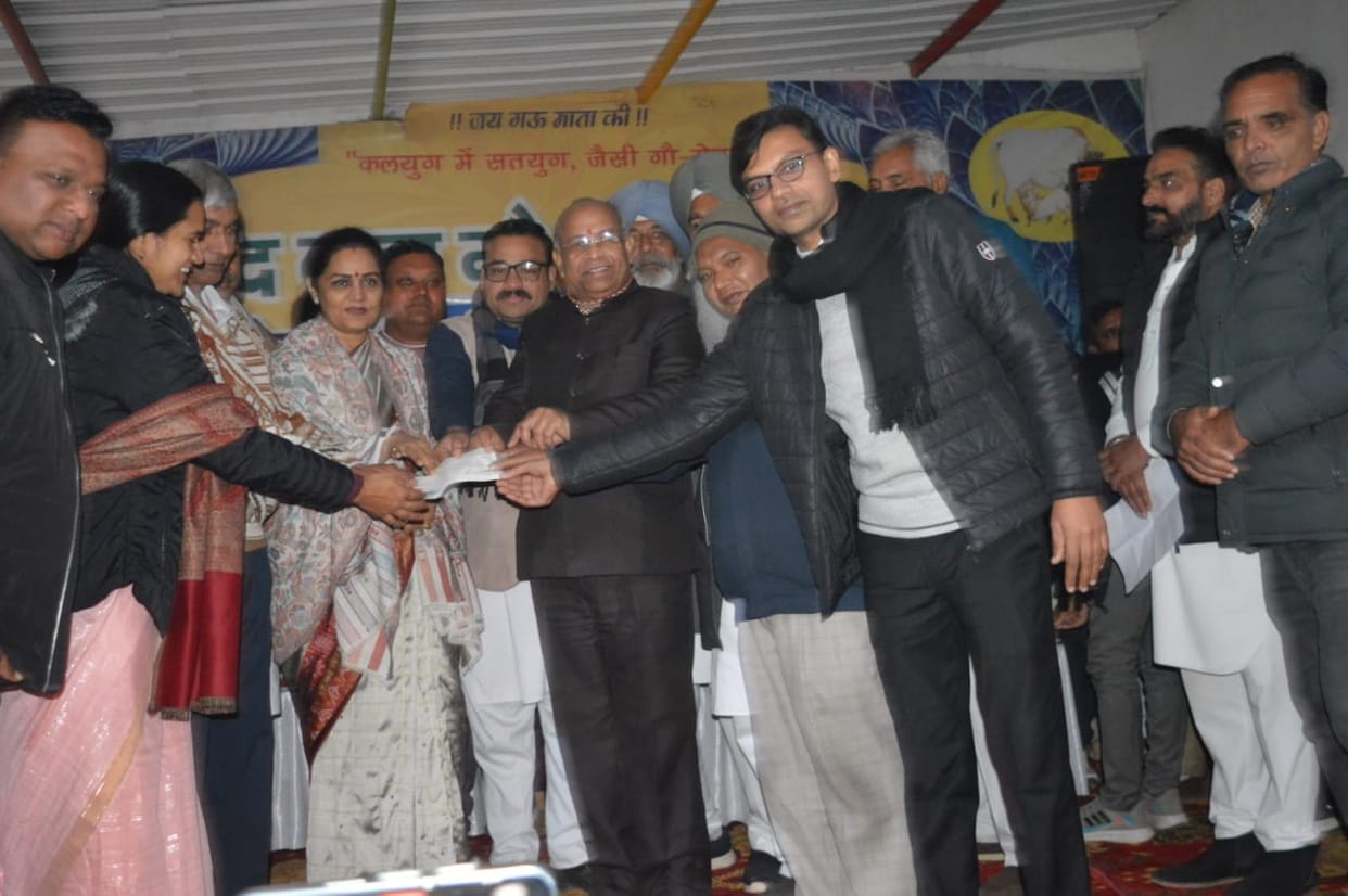 Cow Seva Commission distributed checks of assistance amount of Rs 23 lakh to 16 cow shelters